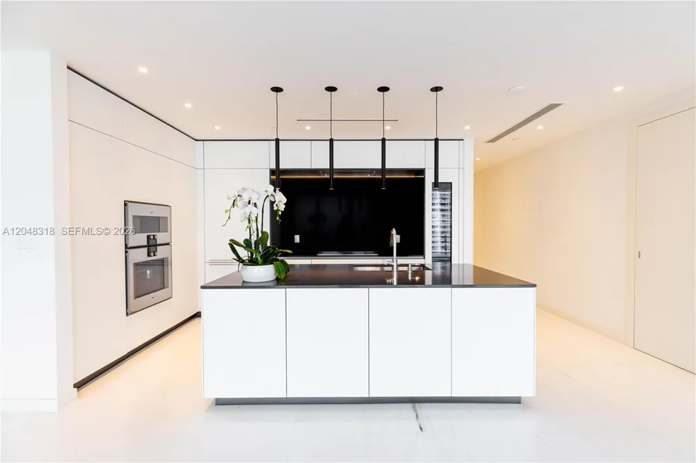 300 Biscayne Blvd Way #2702 Miami, FL 33131