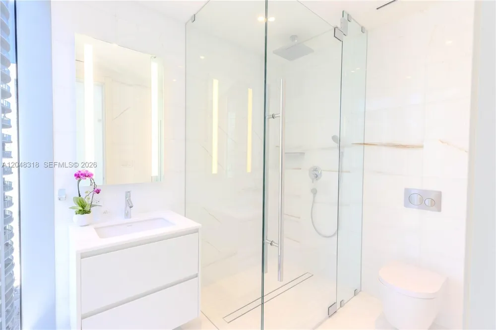 300 Biscayne Blvd Way #2702 Miami, FL 33131