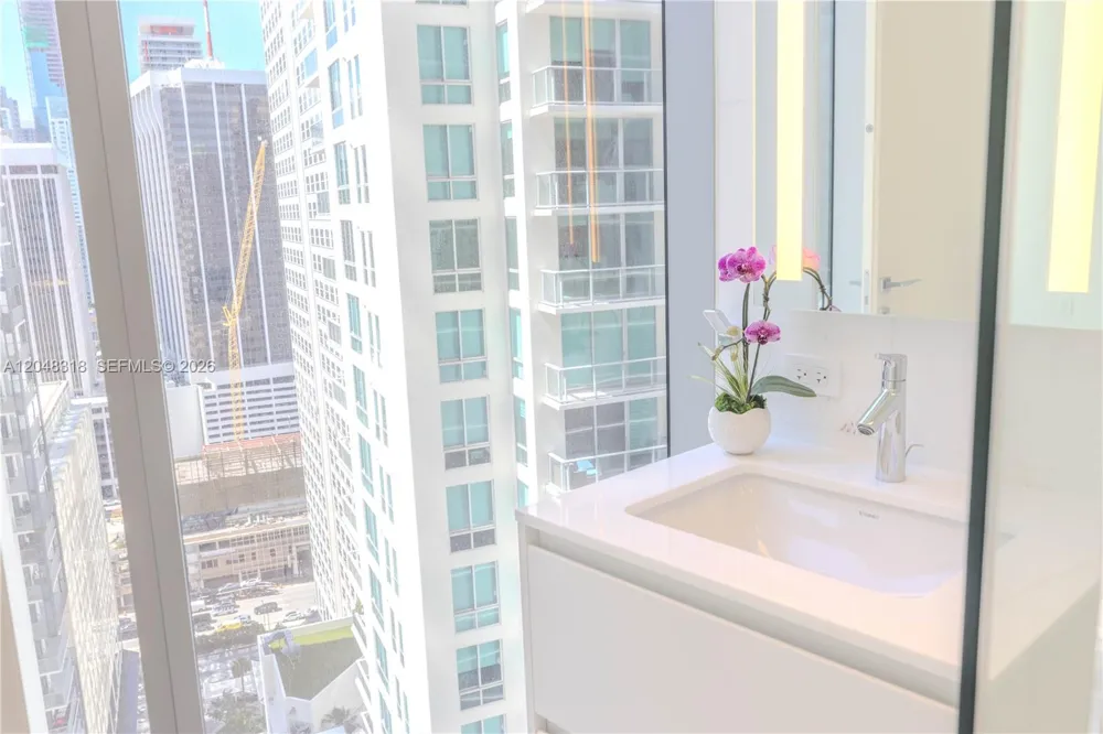 300 Biscayne Blvd Way #2702 Miami, FL 33131
