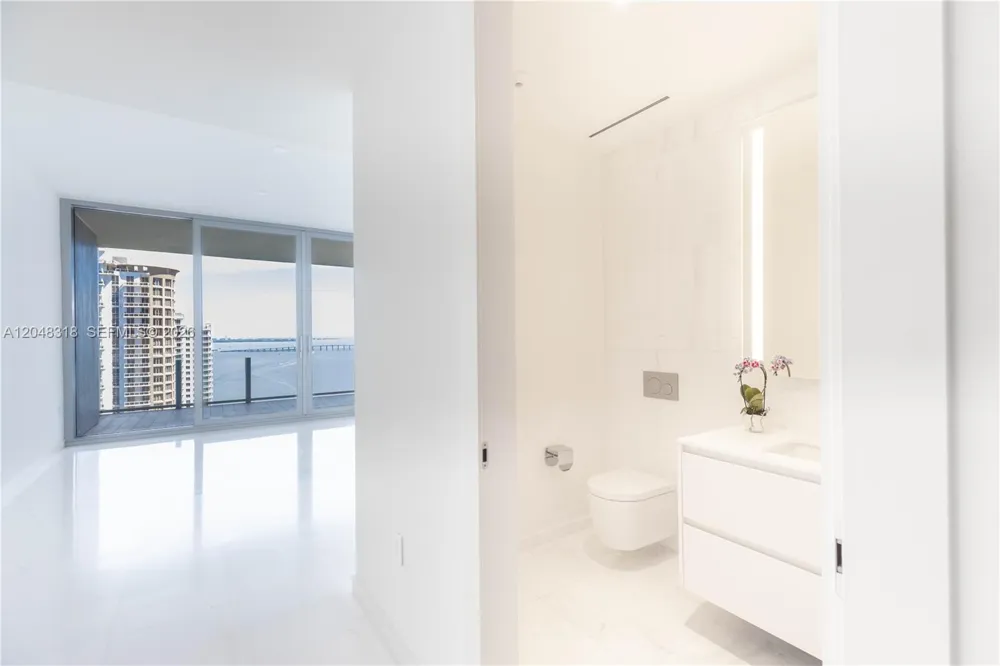 300 Biscayne Blvd Way #2702 Miami, FL 33131