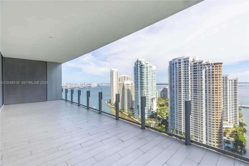 300 Biscayne Blvd Way #2702 Miami, FL 33131