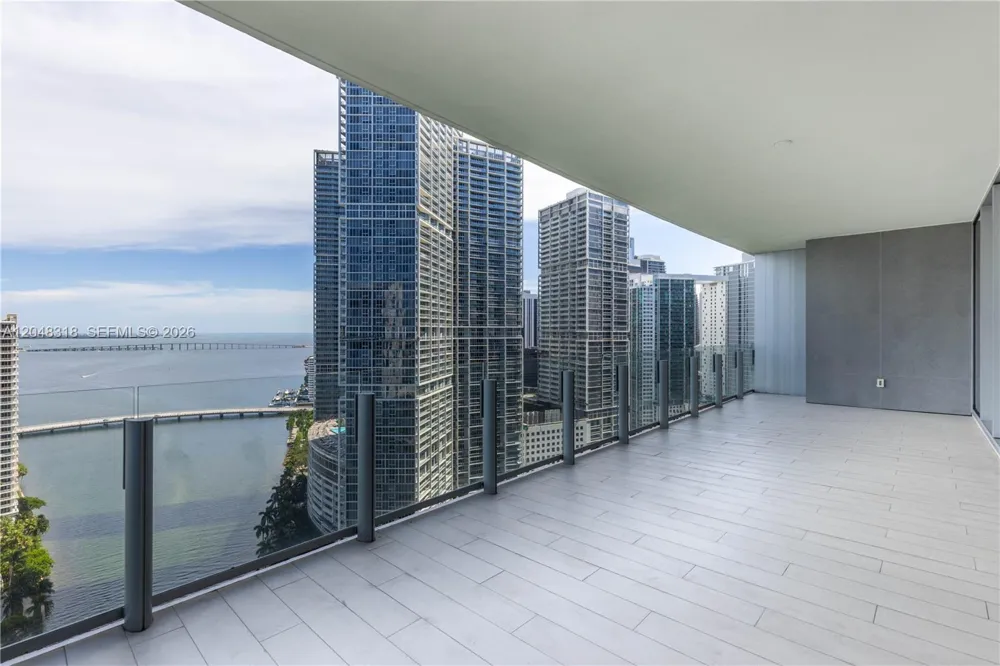 300 Biscayne Blvd Way #2702 Miami, FL 33131
