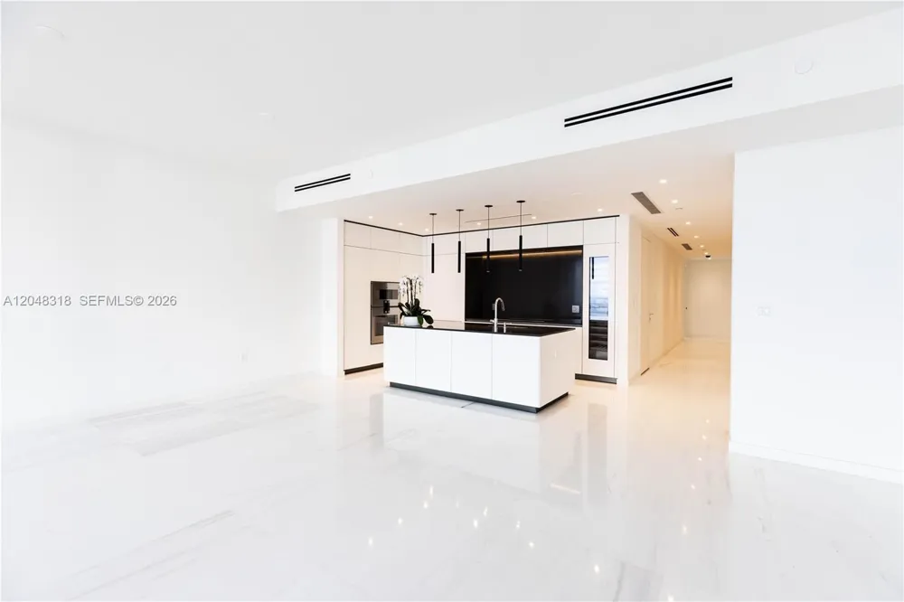 300 Biscayne Blvd Way #2702 Miami, FL 33131