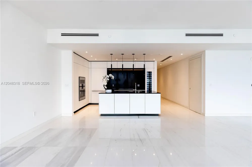 300 Biscayne Blvd Way #2702 Miami, FL 33131