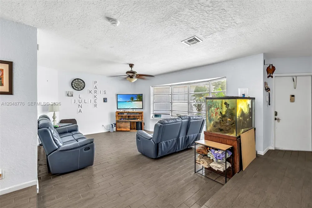 5045 SW 10th St Margate, FL 33068