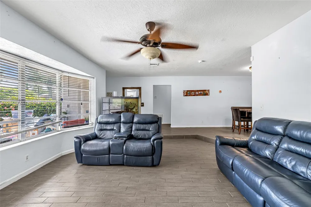 5045 SW 10th St Margate, FL 33068