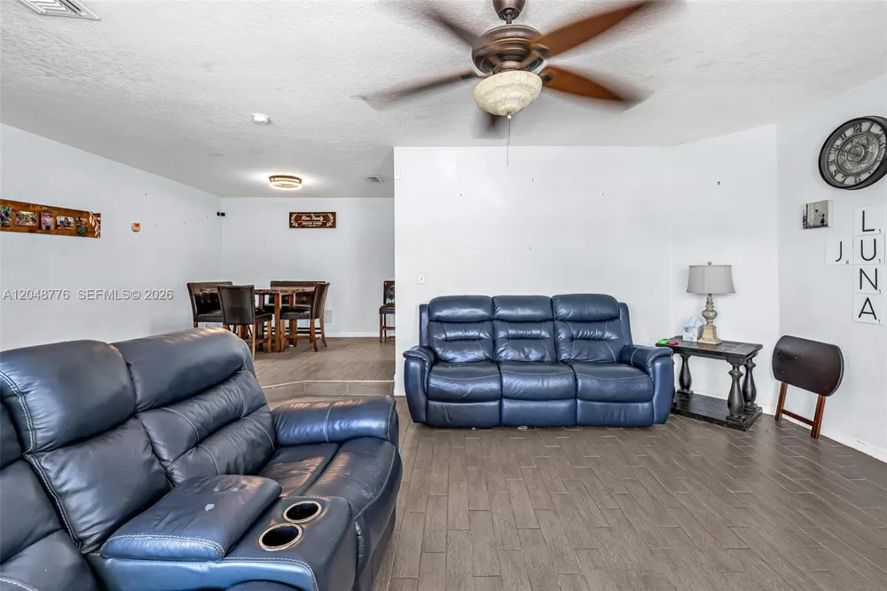 5045 SW 10th St Margate, FL 33068