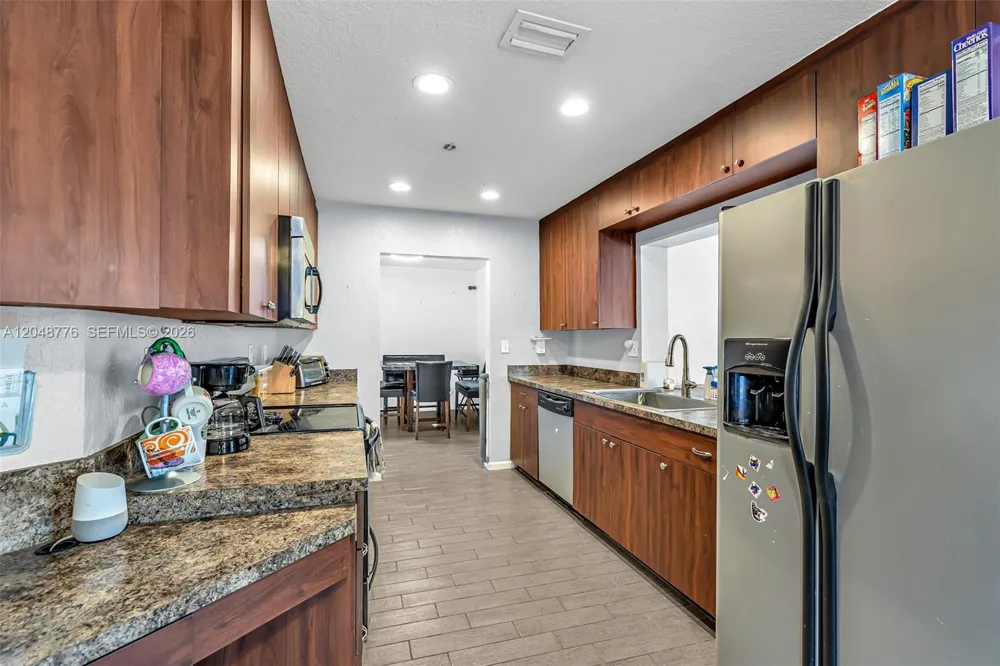 5045 SW 10th St Margate, FL 33068