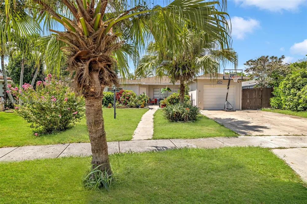 5045 SW 10th St Margate, FL 33068
