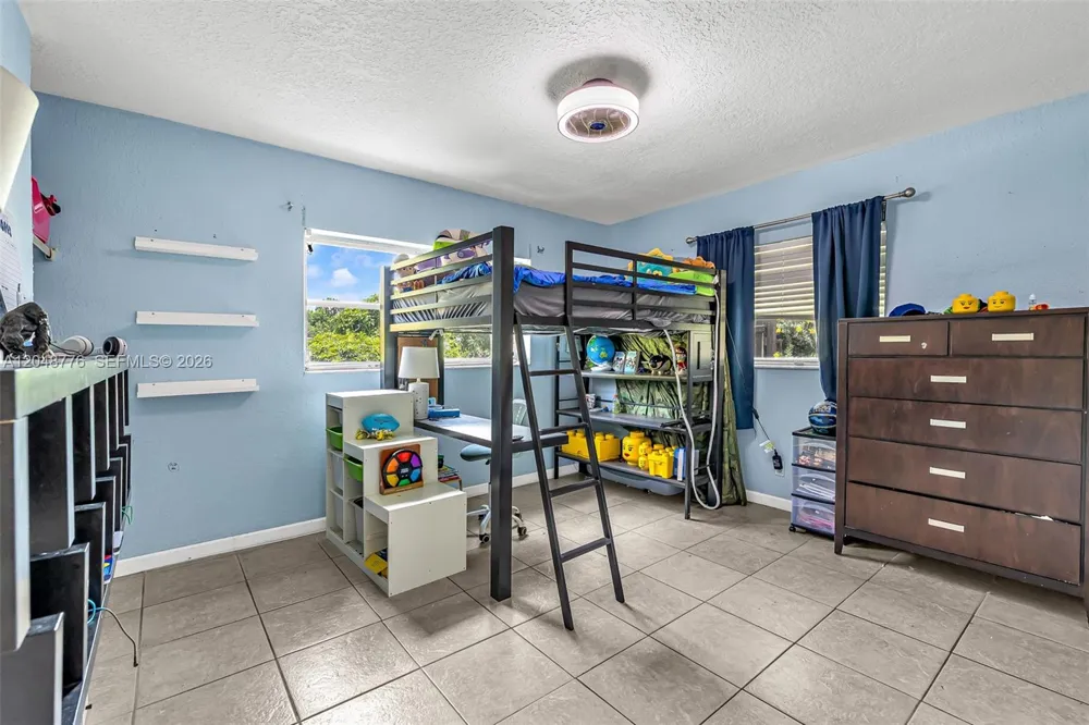 5045 SW 10th St Margate, FL 33068