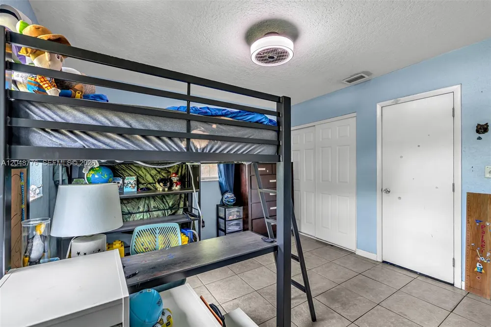 5045 SW 10th St Margate, FL 33068
