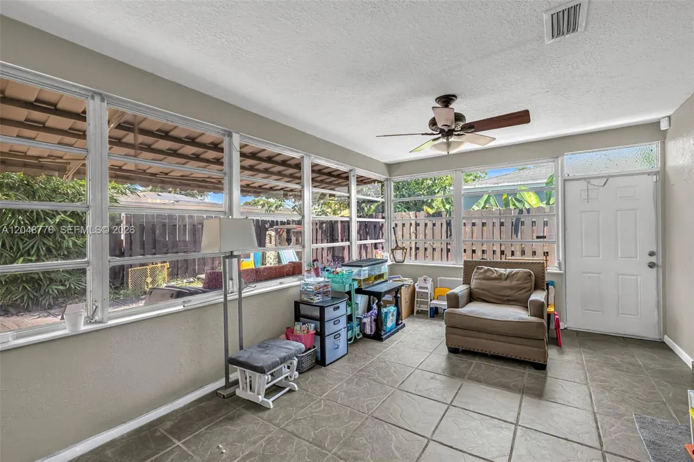 5045 SW 10th St Margate, FL 33068