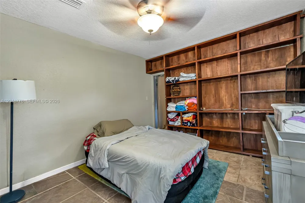 5045 SW 10th St Margate, FL 33068