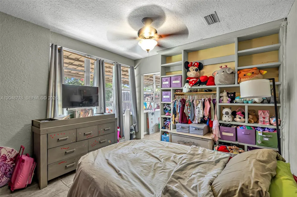 5045 SW 10th St Margate, FL 33068