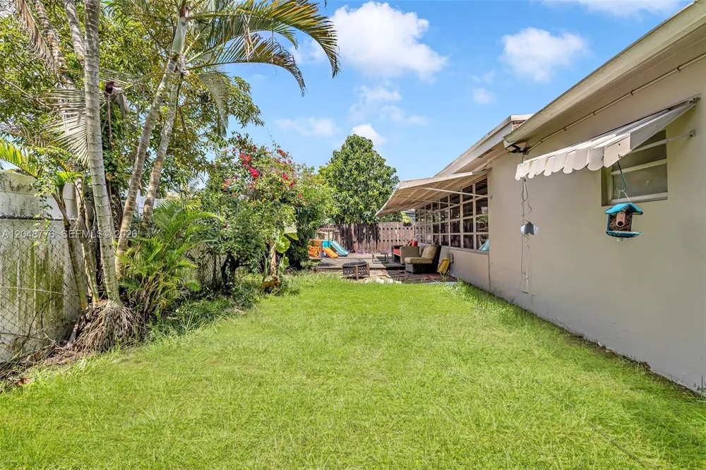 5045 SW 10th St Margate, FL 33068