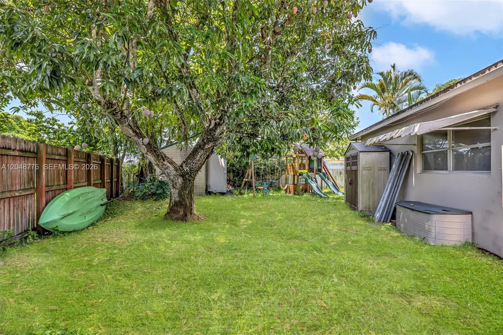 5045 SW 10th St Margate, FL 33068
