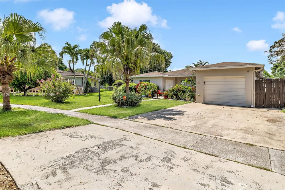 5045 SW 10th St Margate, FL 33068