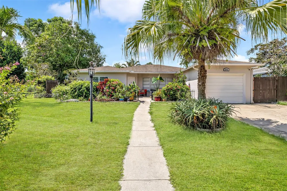 5045 SW 10th St Margate, FL 33068