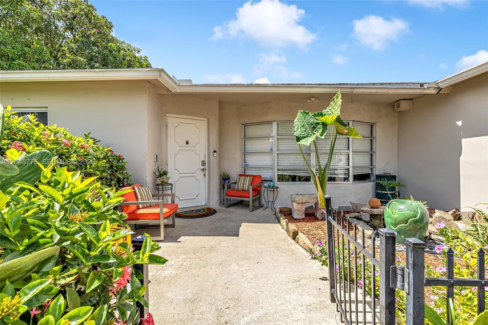 5045 SW 10th St Margate, FL 33068