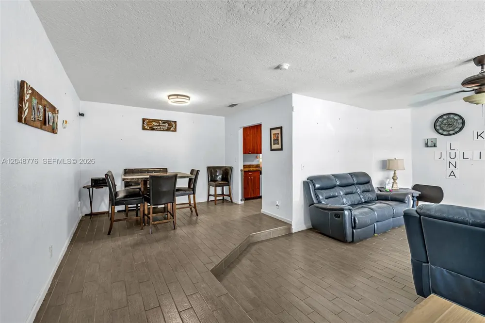 5045 SW 10th St Margate, FL 33068