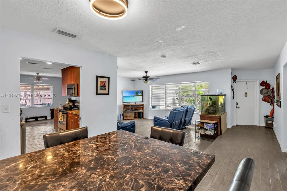 5045 SW 10th St Margate, FL 33068