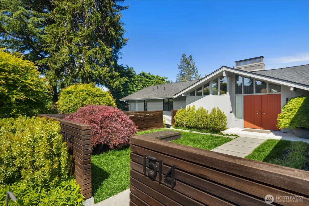 1514 Shenandoah Drive E Seattle, WA 98112