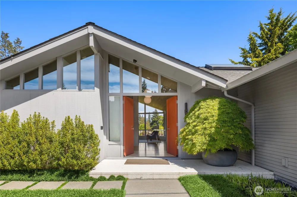 1514 Shenandoah Drive E Seattle, WA 98112