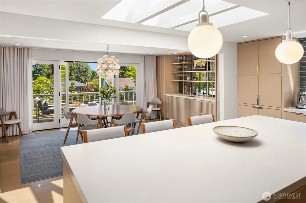 1514 Shenandoah Drive E Seattle, WA 98112