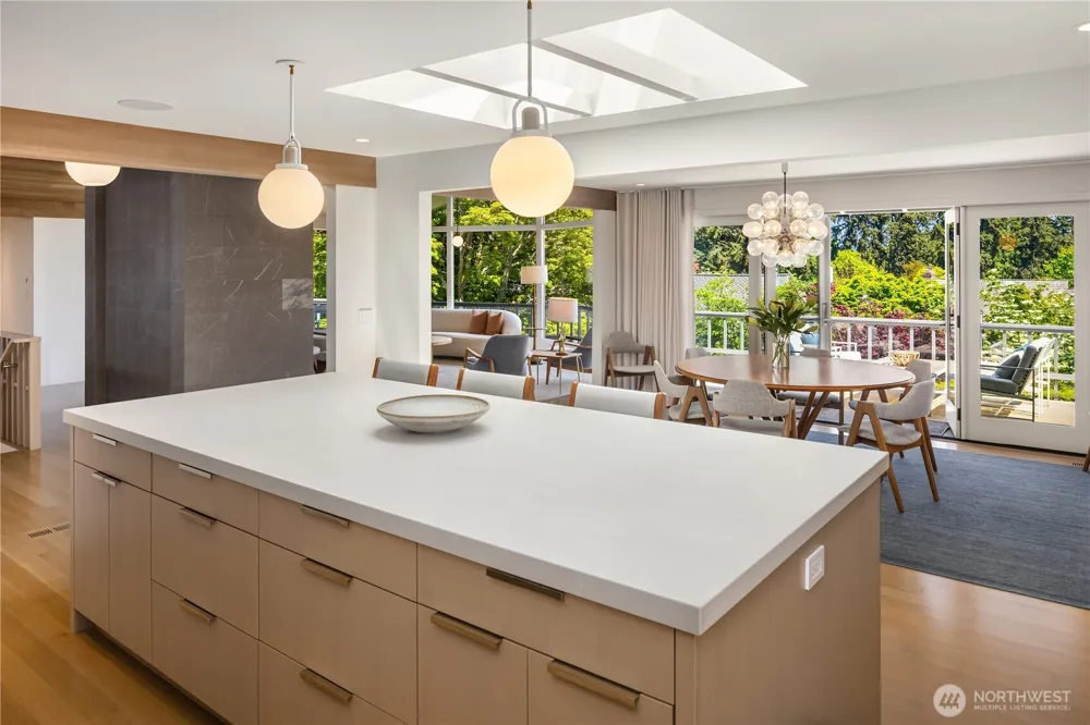 1514 Shenandoah Drive E Seattle, WA 98112