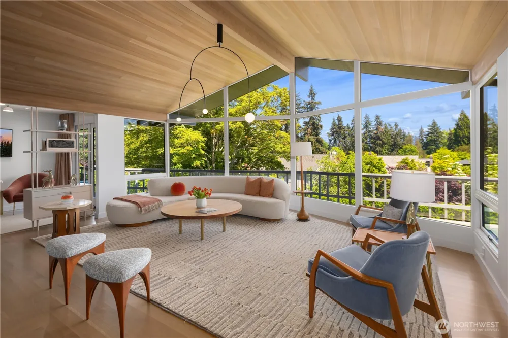 1514 Shenandoah Drive E Seattle, WA 98112