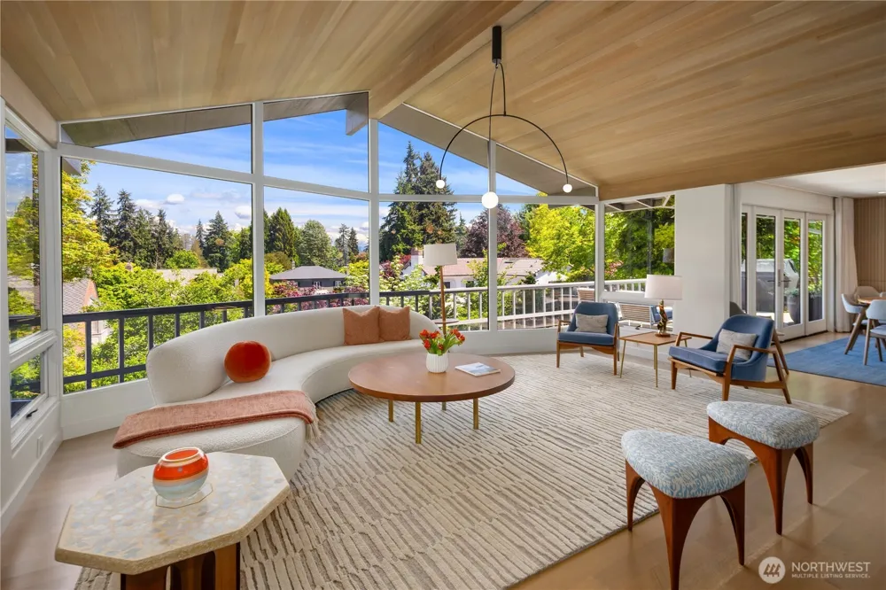 1514 Shenandoah Drive E Seattle, WA 98112