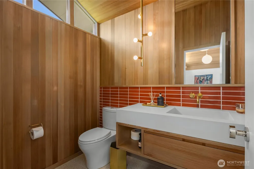 1514 Shenandoah Drive E Seattle, WA 98112