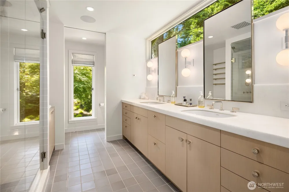 1514 Shenandoah Drive E Seattle, WA 98112