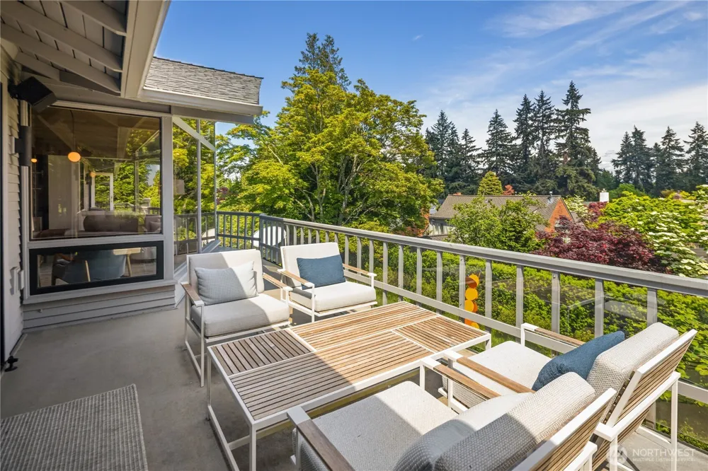 1514 Shenandoah Drive E Seattle, WA 98112