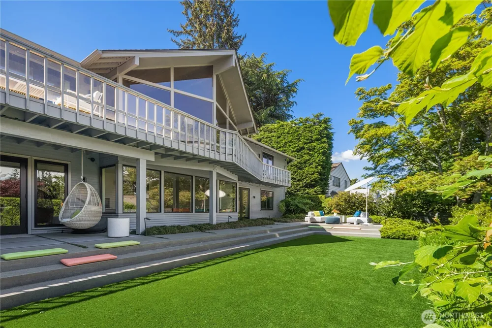1514 Shenandoah Drive E Seattle, WA 98112