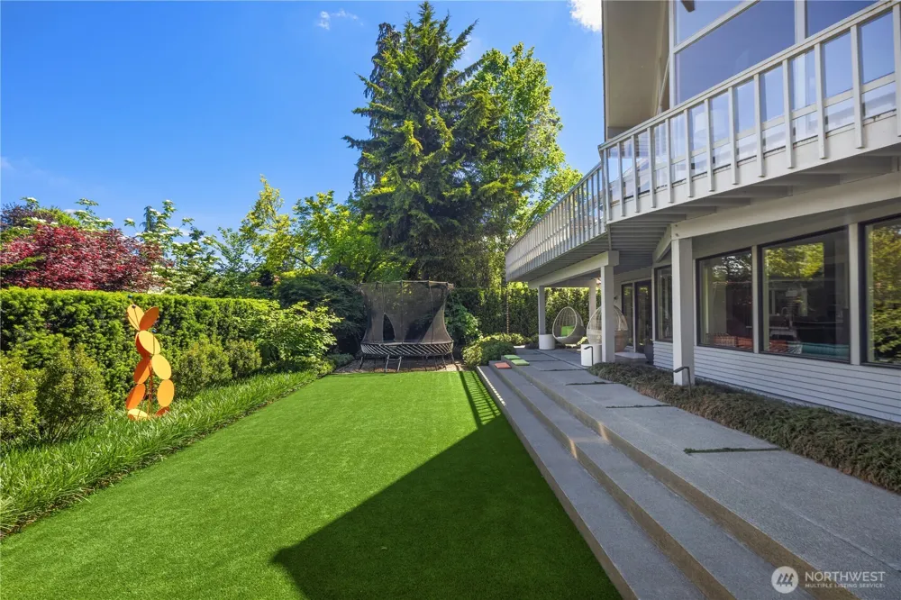 1514 Shenandoah Drive E Seattle, WA 98112