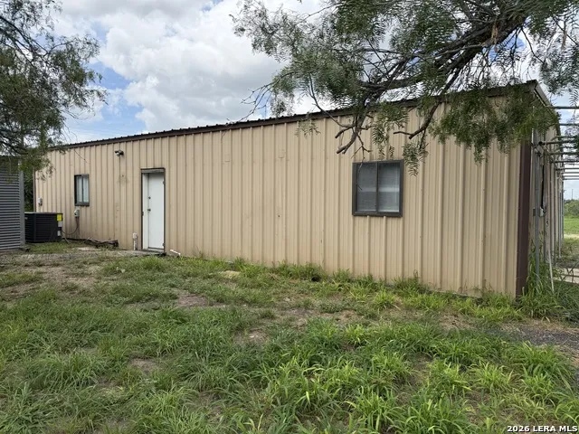2711 W Highway 72 Three Rivers, TX 78071