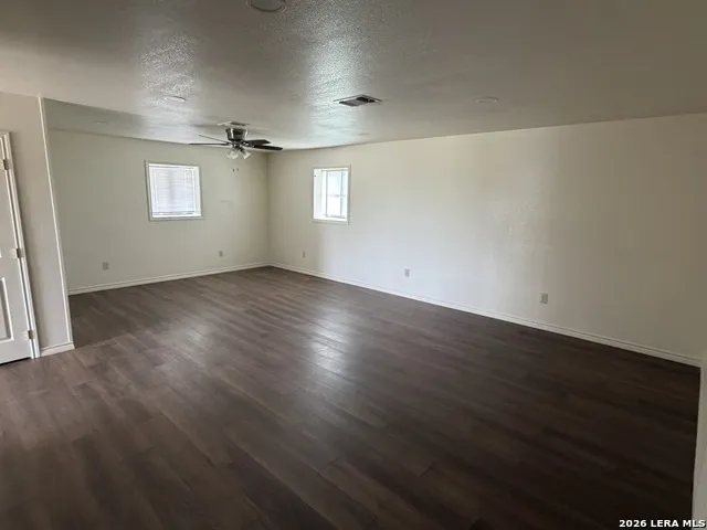 2711 W Highway 72 Three Rivers, TX 78071