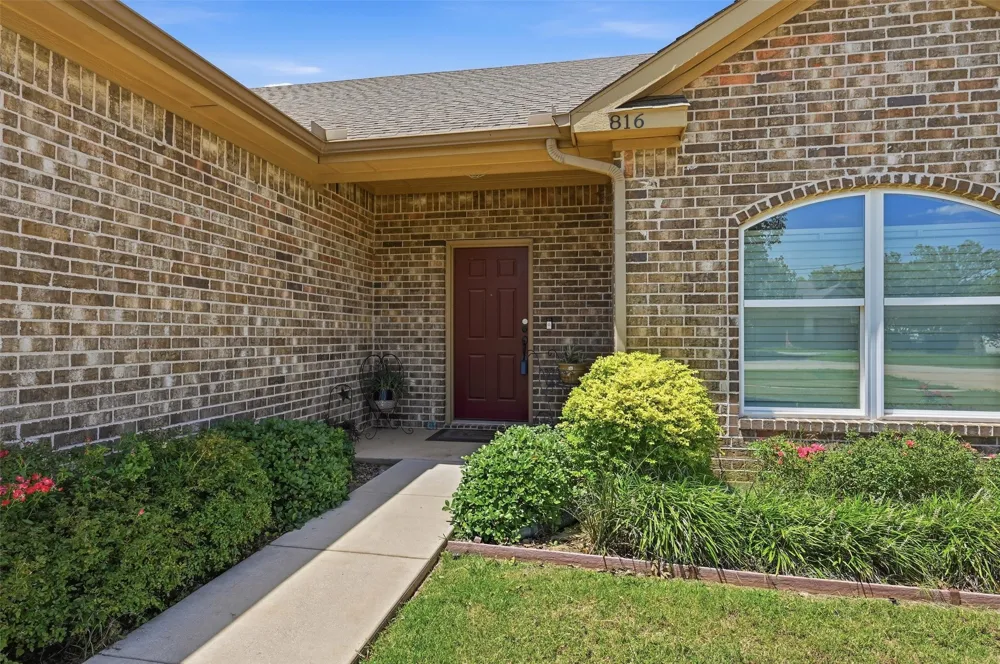 816 E Northside Drive Pilot Point, TX 76258
