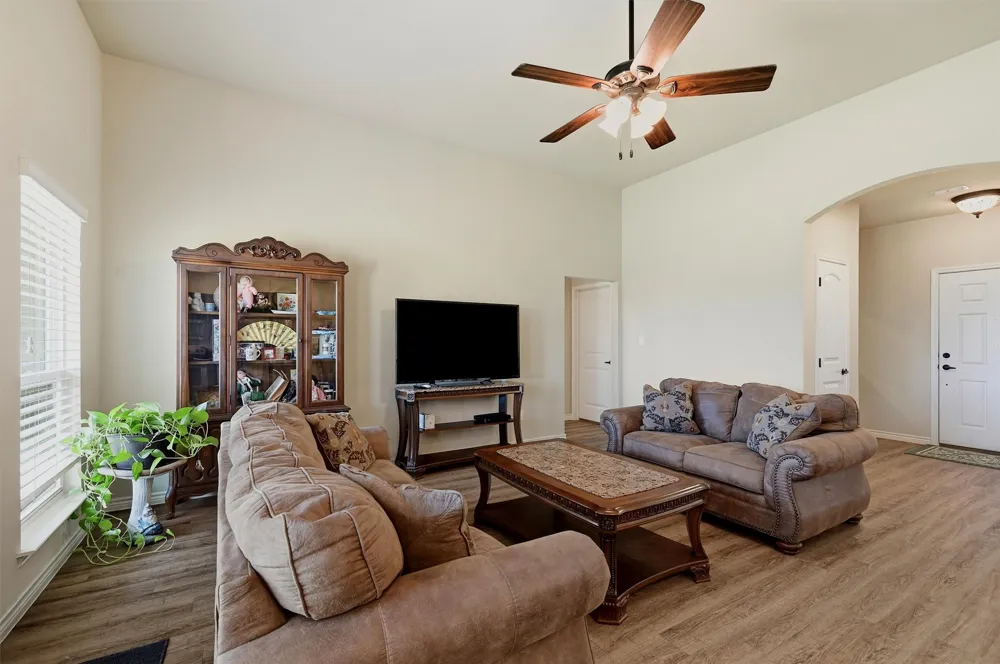 816 E Northside Drive Pilot Point, TX 76258