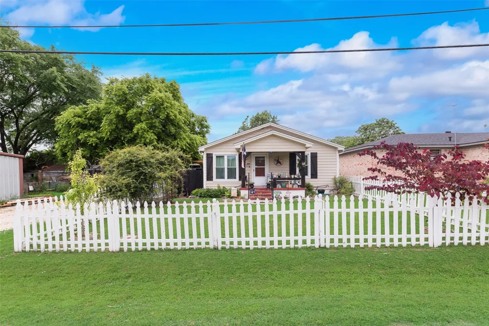 405 Pecan Street Forreston, TX 76041