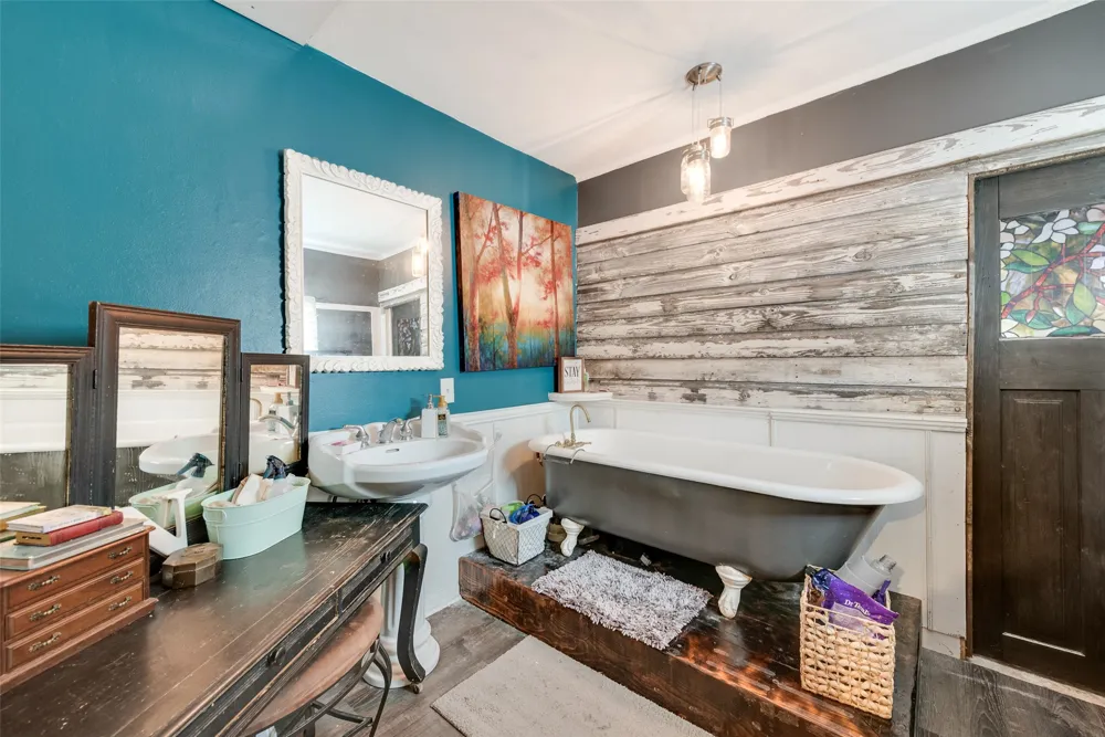 405 Pecan Street Forreston, TX 76041