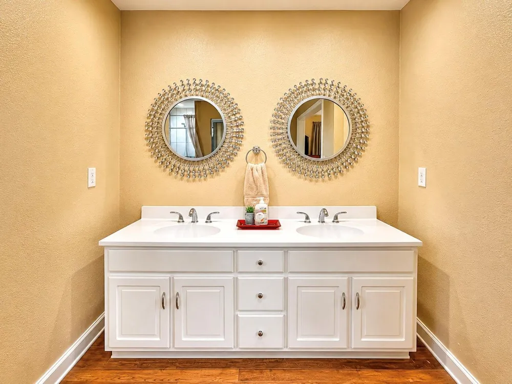 4718 Meadow Park Drive Houston, TX 77048