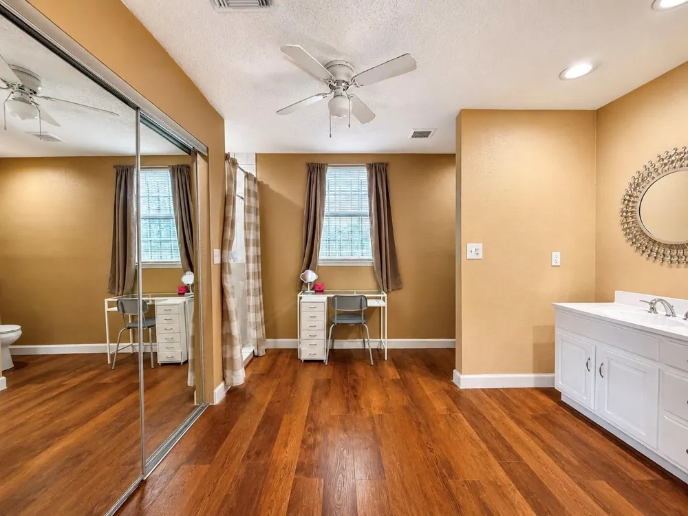4718 Meadow Park Drive Houston, TX 77048