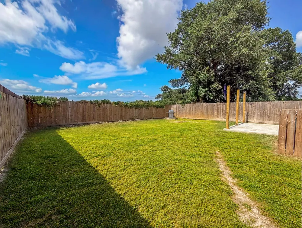 4718 Meadow Park Drive Houston, TX 77048