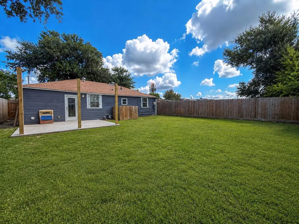 4718 Meadow Park Drive Houston, TX 77048