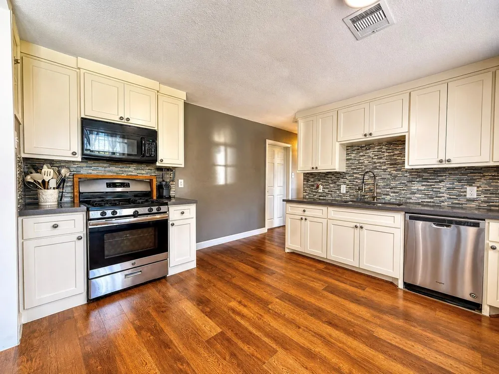 4718 Meadow Park Drive Houston, TX 77048