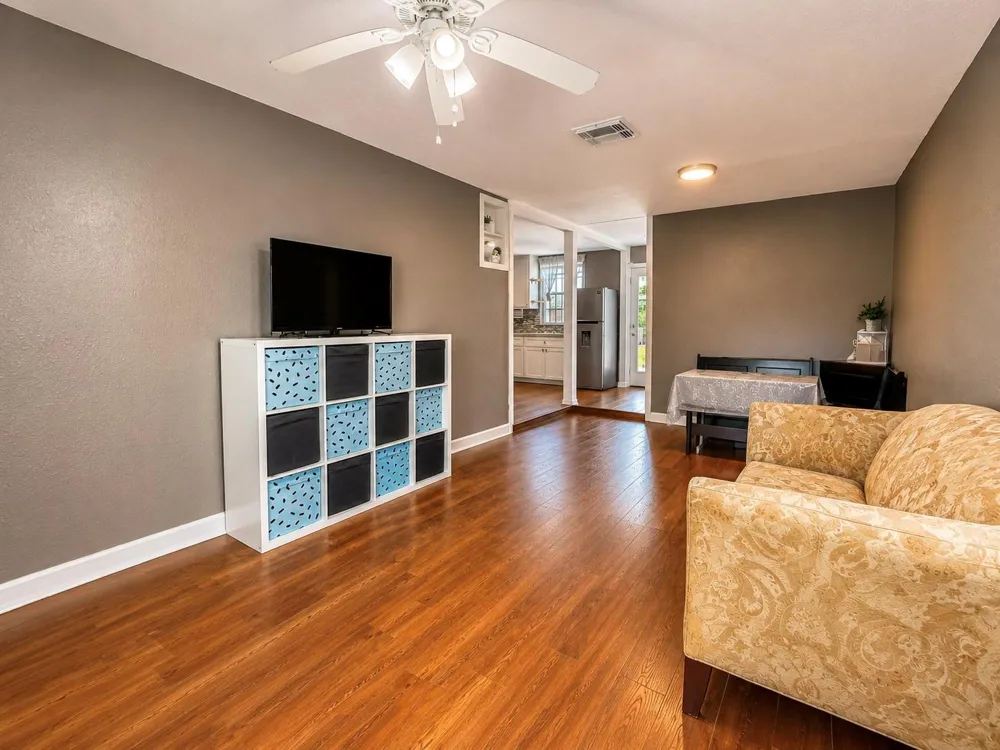 4718 Meadow Park Drive Houston, TX 77048