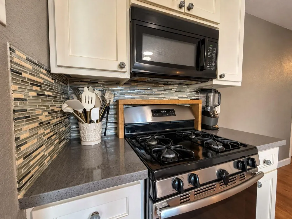 4718 Meadow Park Drive Houston, TX 77048