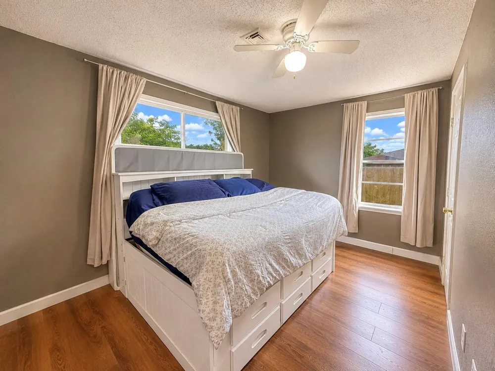 4718 Meadow Park Drive Houston, TX 77048